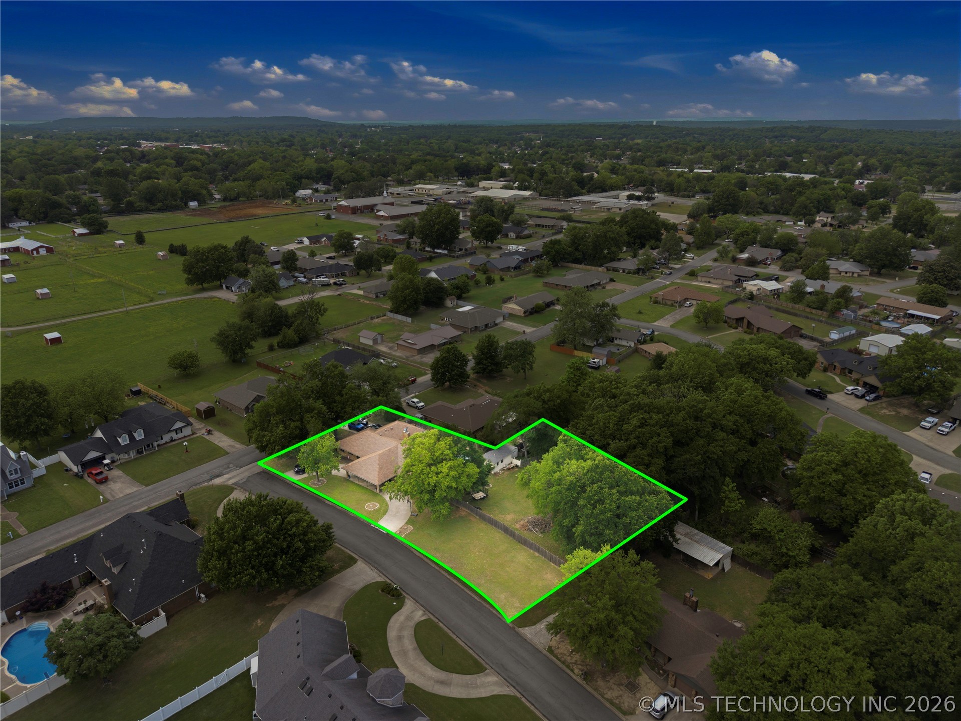 1613 S Colonial Circle Sallisaw OK 74955