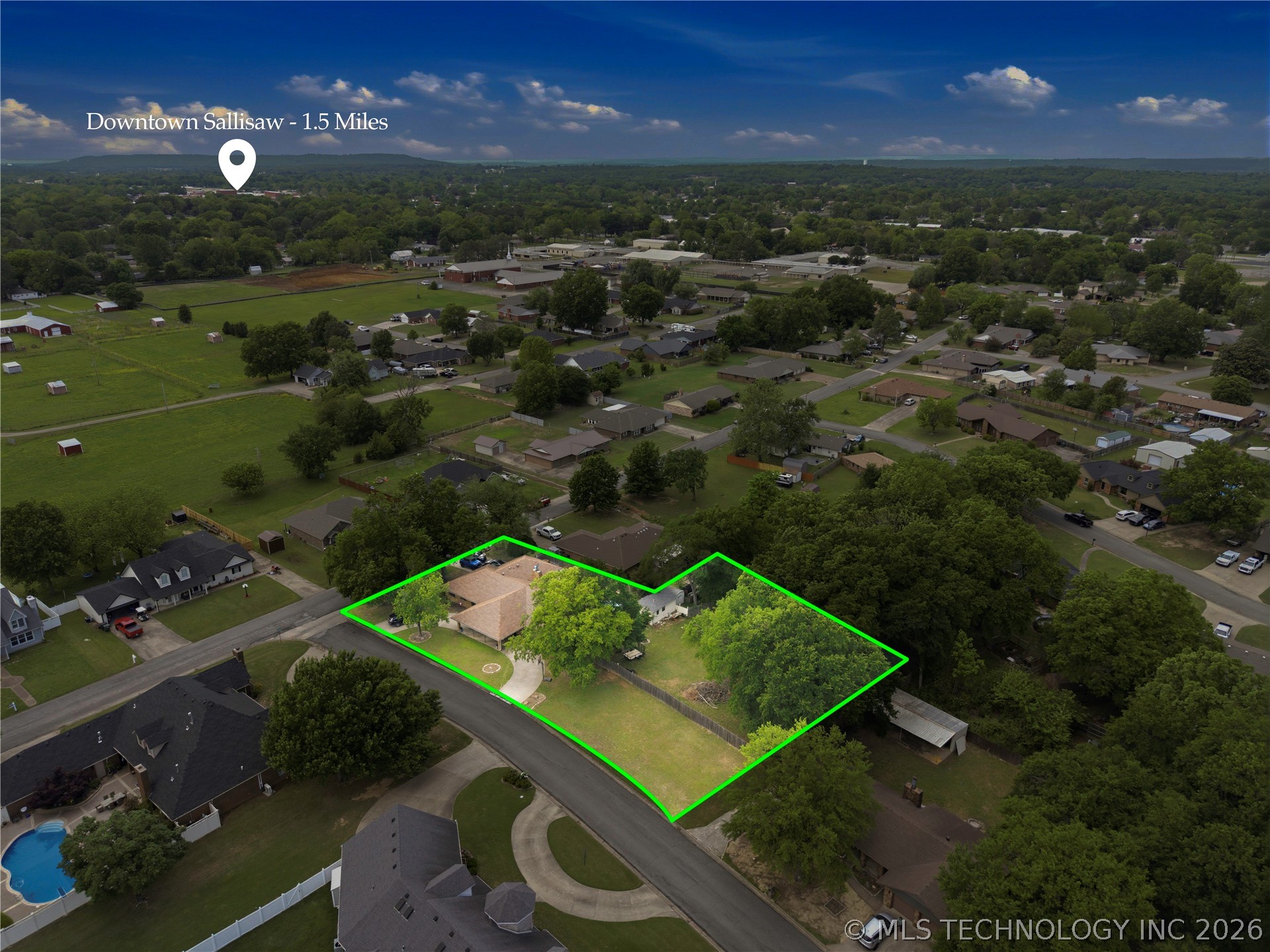 1613 S Colonial Circle Sallisaw OK 74955