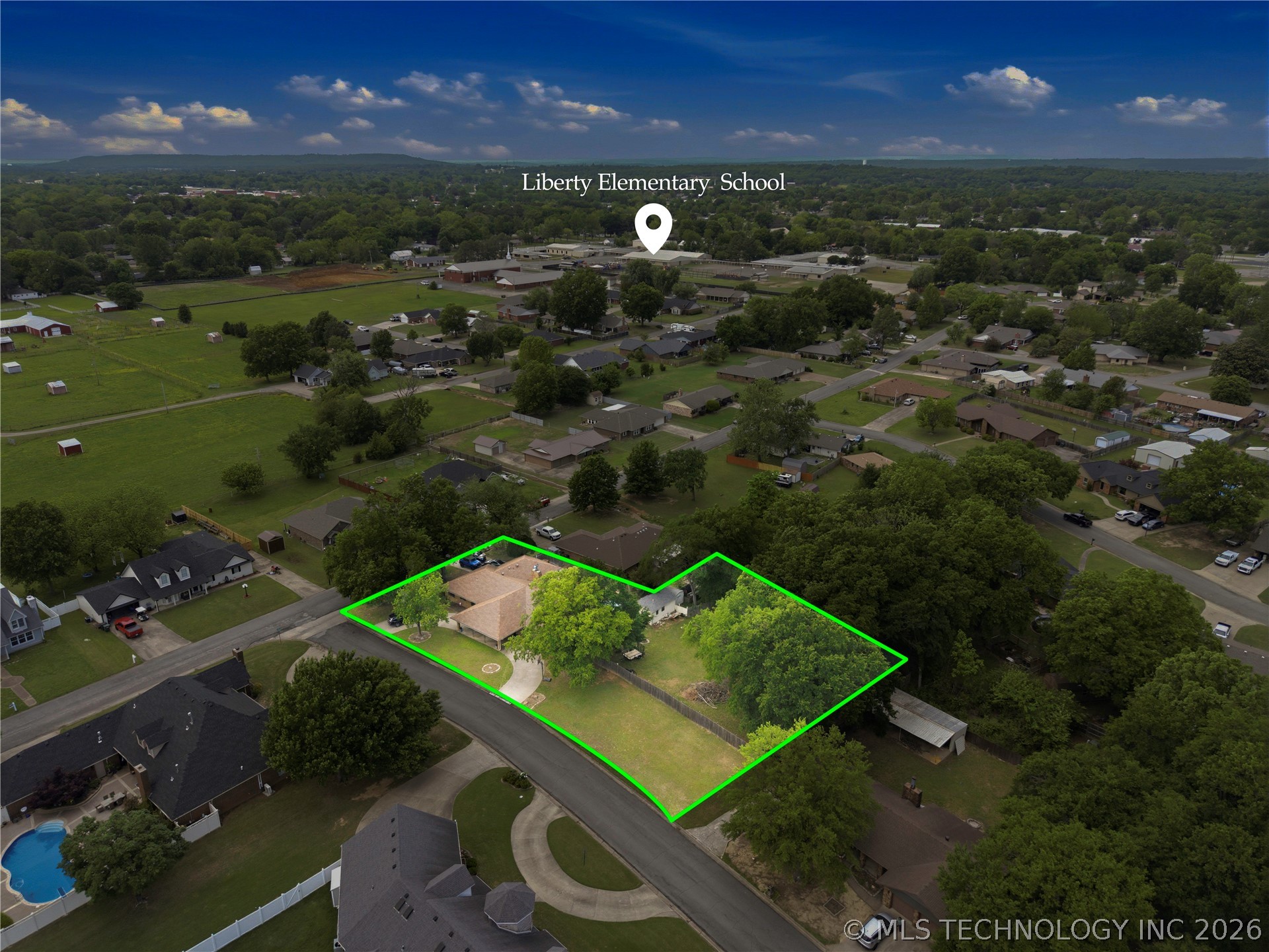 1613 S Colonial Circle Sallisaw OK 74955