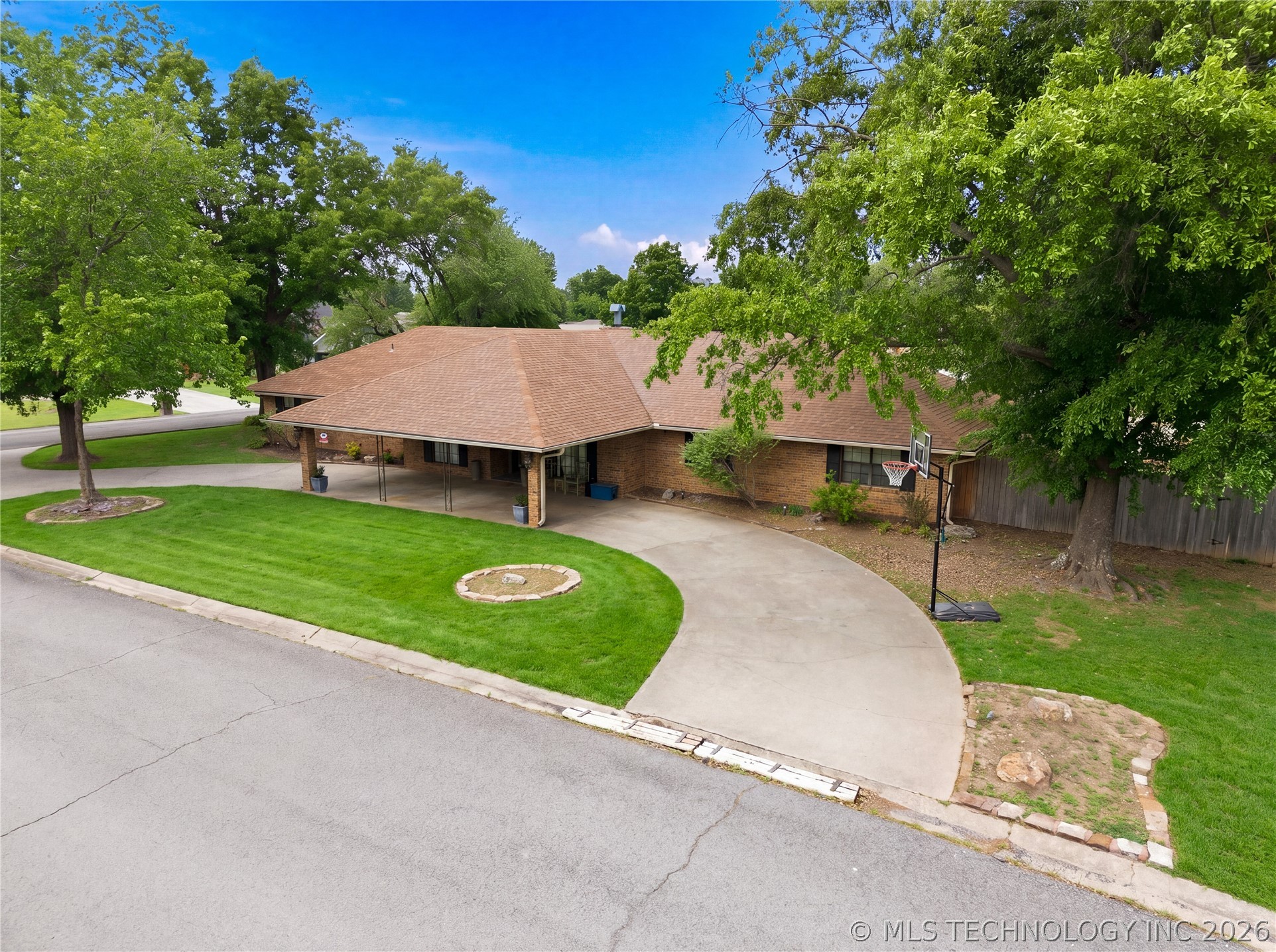 1613 S Colonial Circle Sallisaw OK 74955