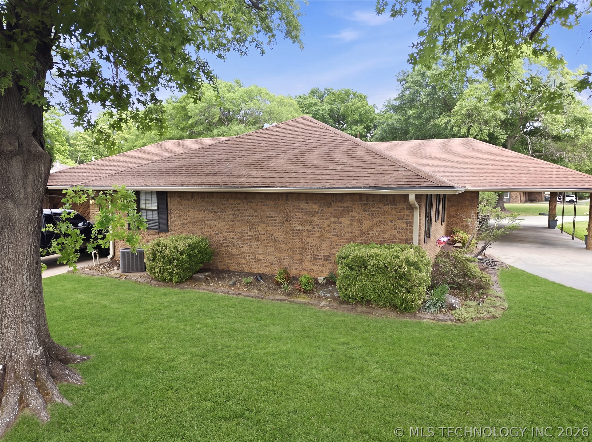 1613 S Colonial Circle Sallisaw OK 74955