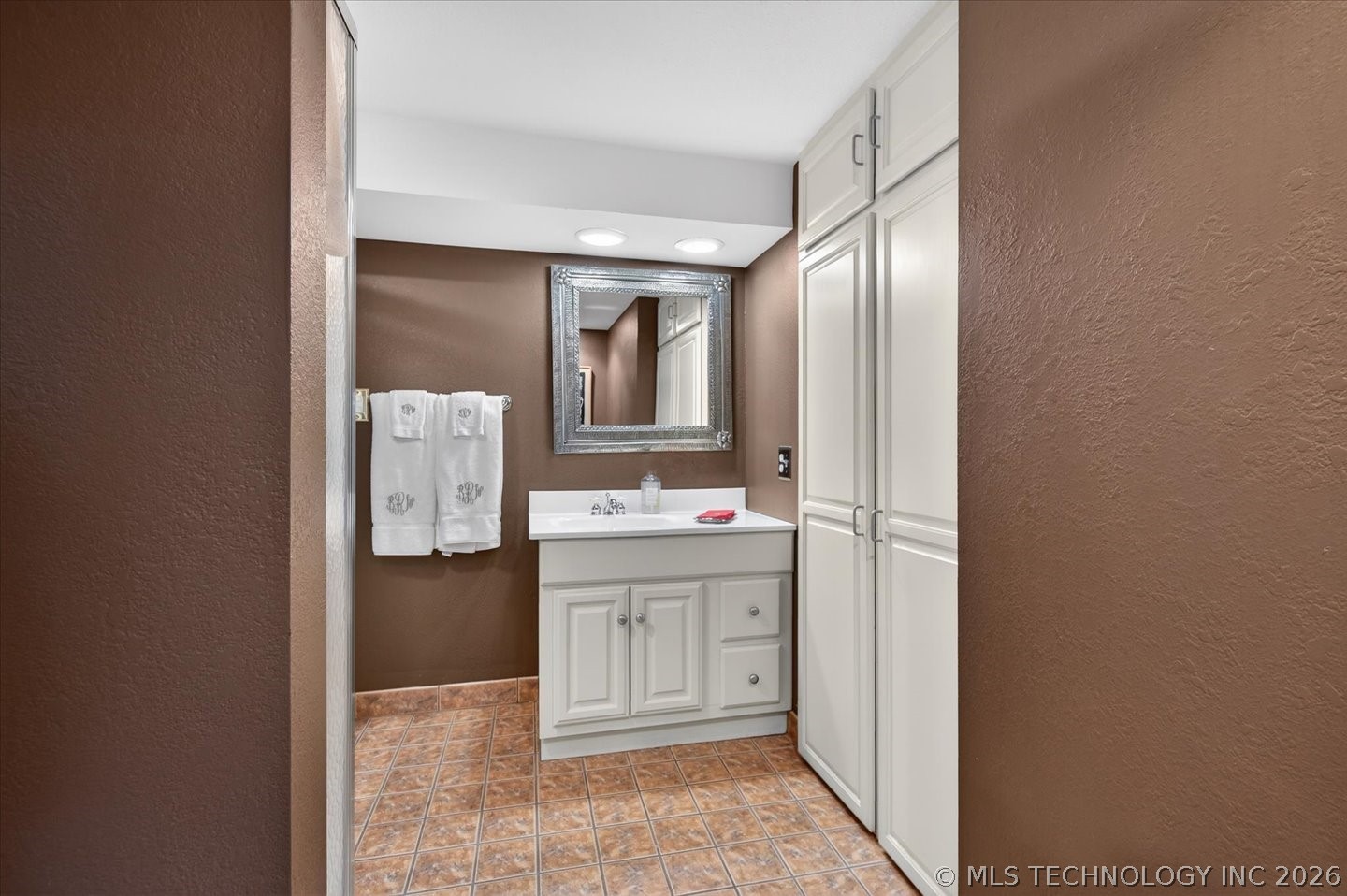 2317 London Lane Bartlesville OK 74006