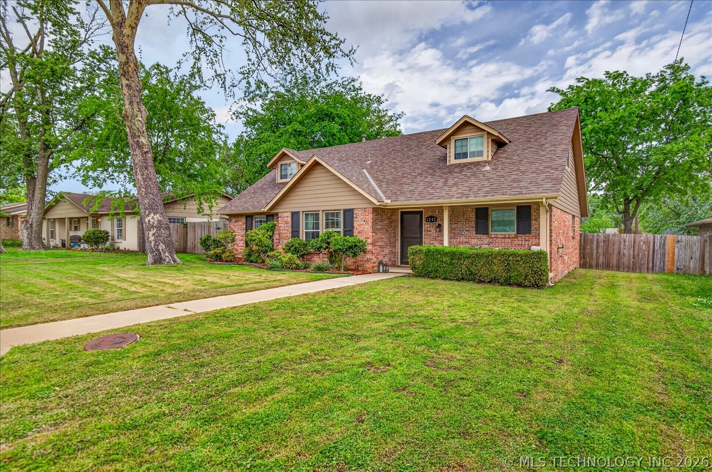 1242 May Lane Bartlesville OK 74006