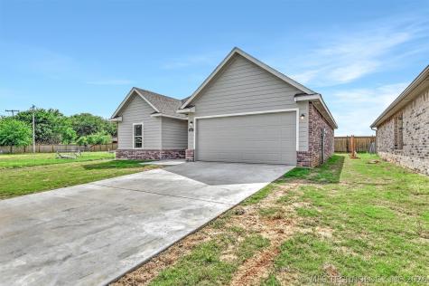1181 Wild Indigo Circle Calera OK 74730