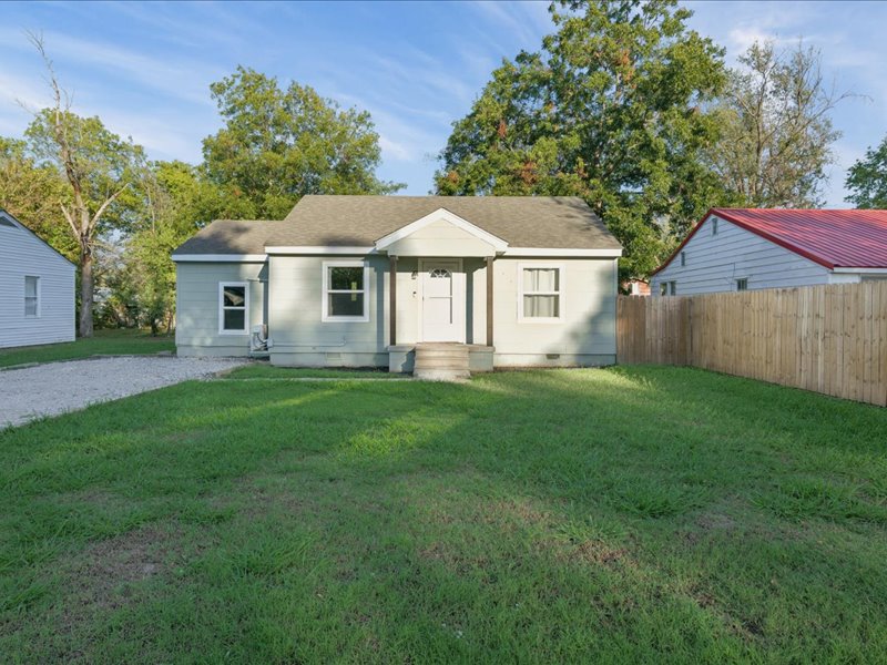1112 Pettit Avenue Hominy OK 74035
