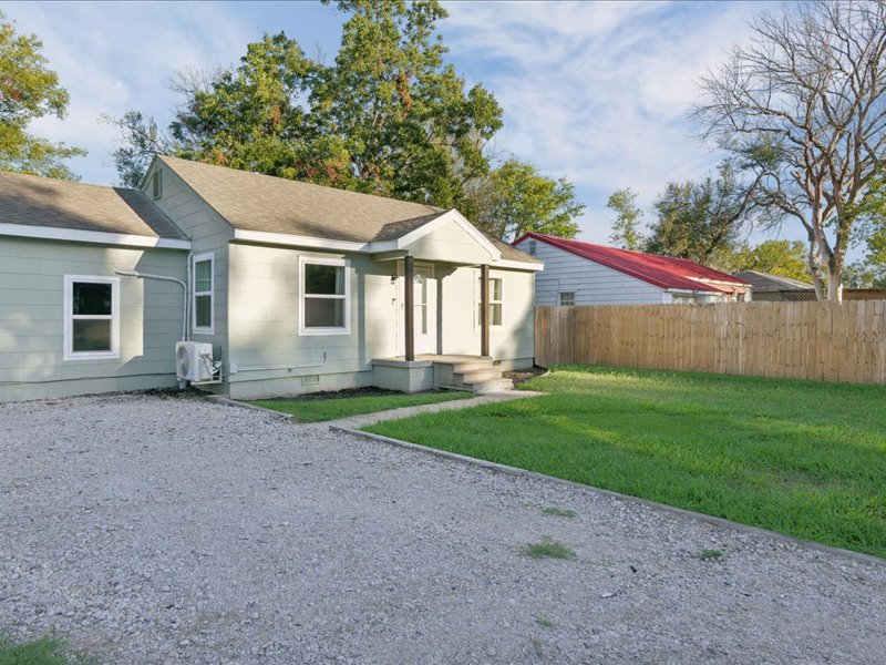 1112 Pettit Avenue Hominy OK 74035