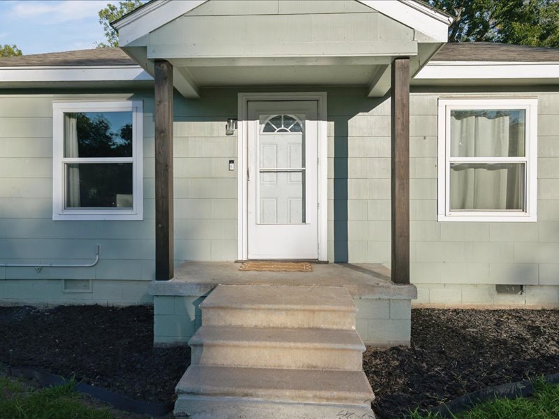 1112 Pettit Avenue Hominy OK 74035