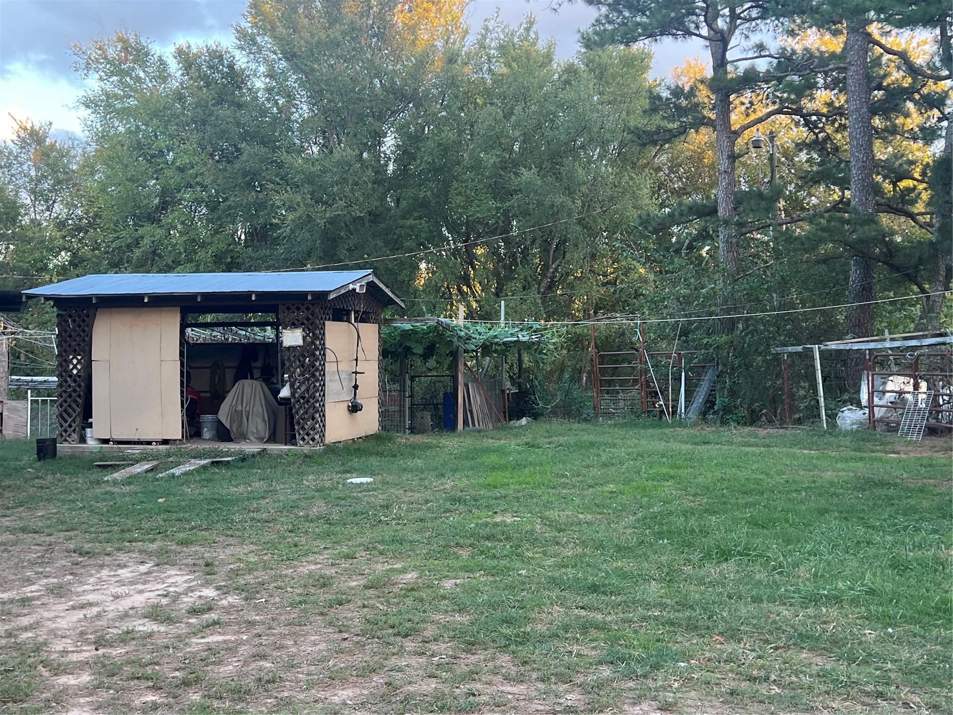 9052 W County Road 4460 Strang OK 74367