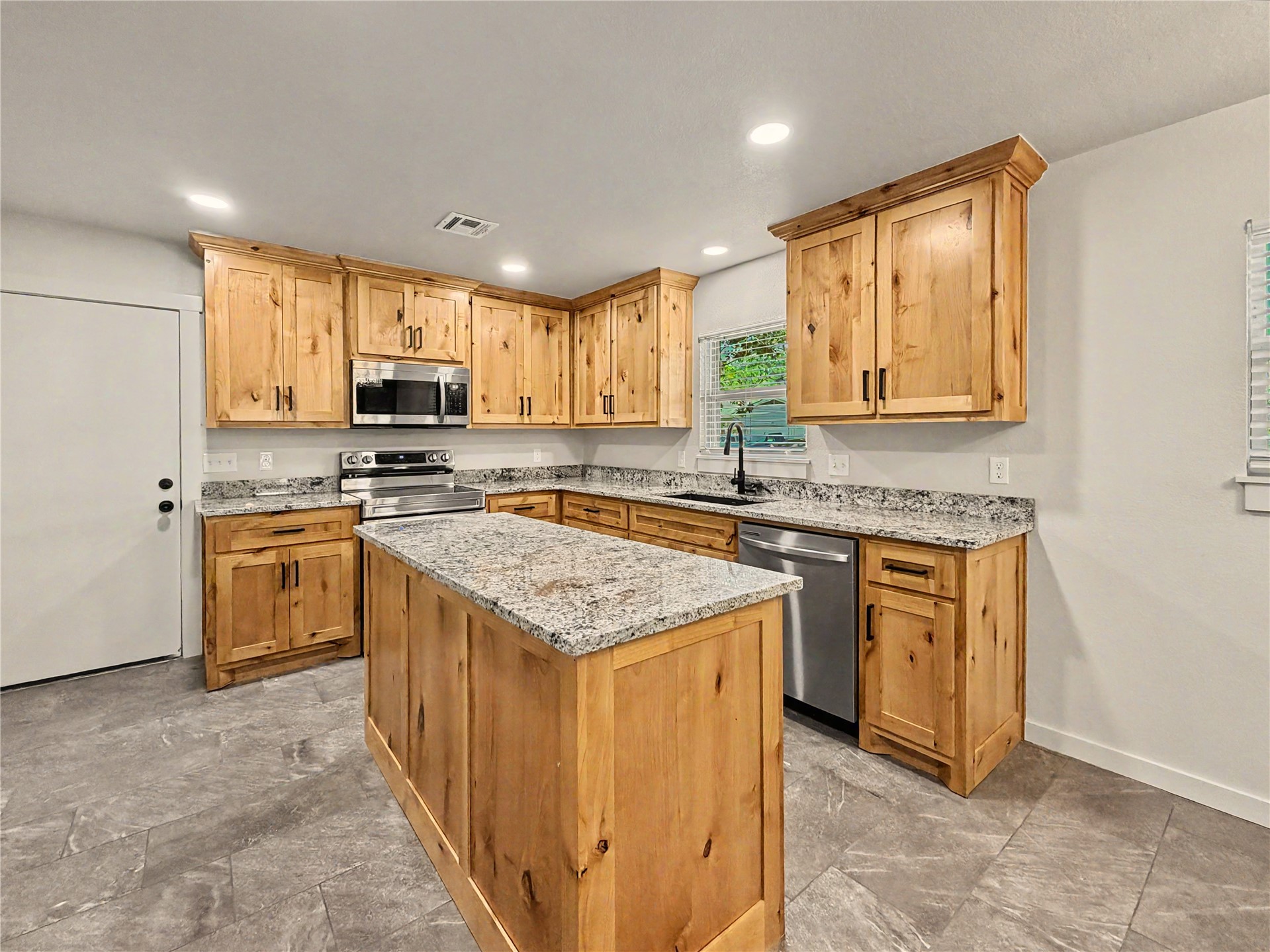 905 Lamer Avenue Tahlequah OK 74464