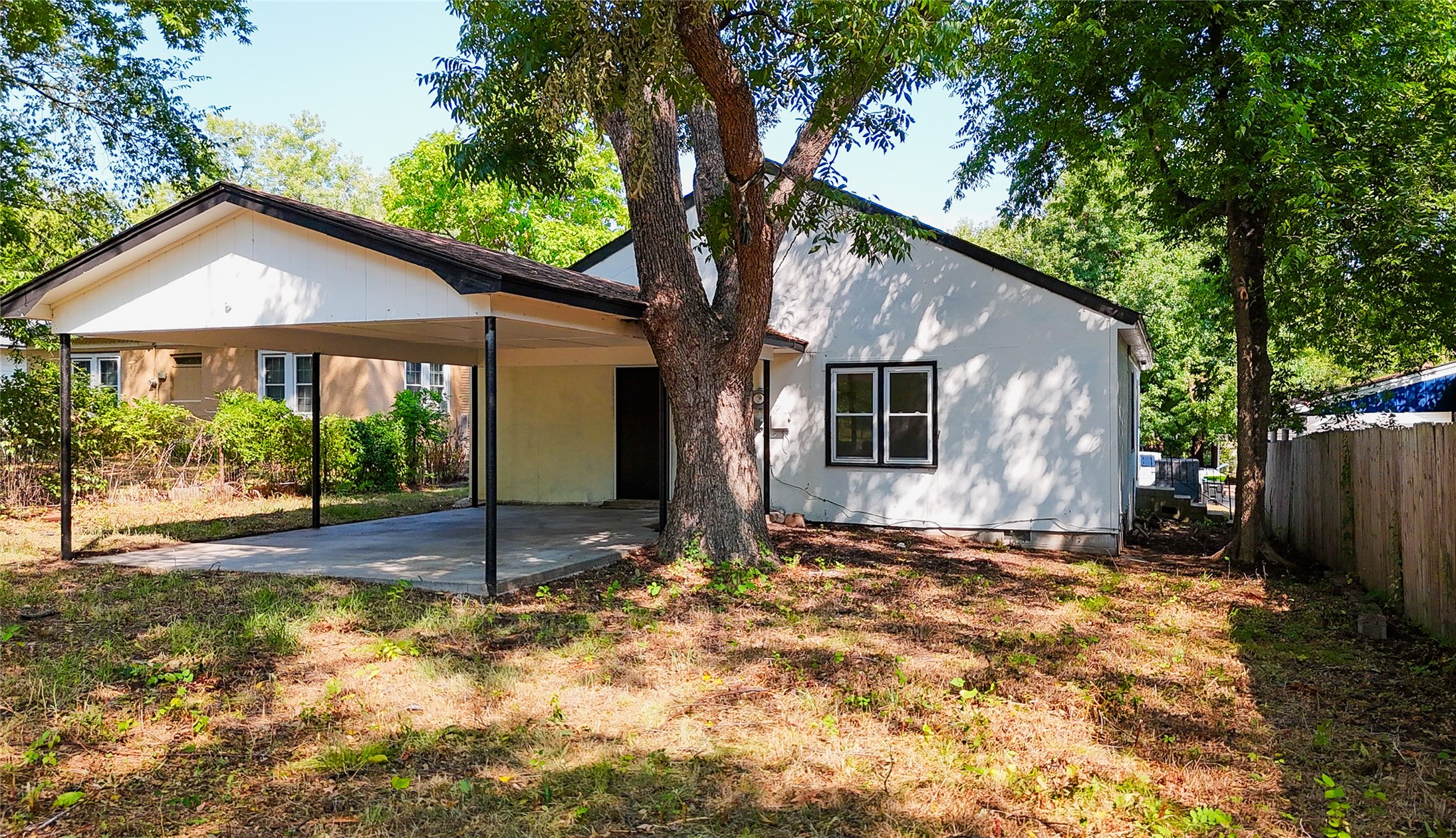 609 N Oak Street Holdenville OK 74848