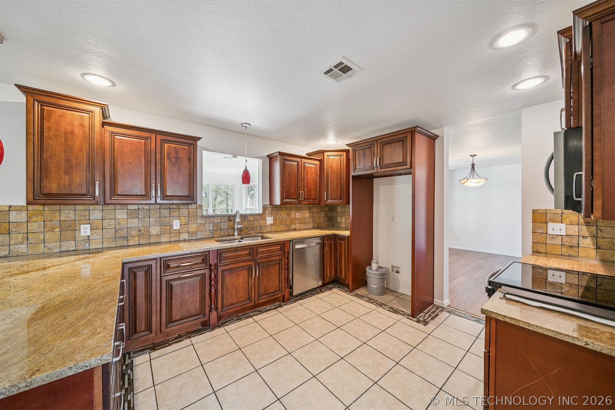 6777 S 4415 Road Locust Grove OK 74352