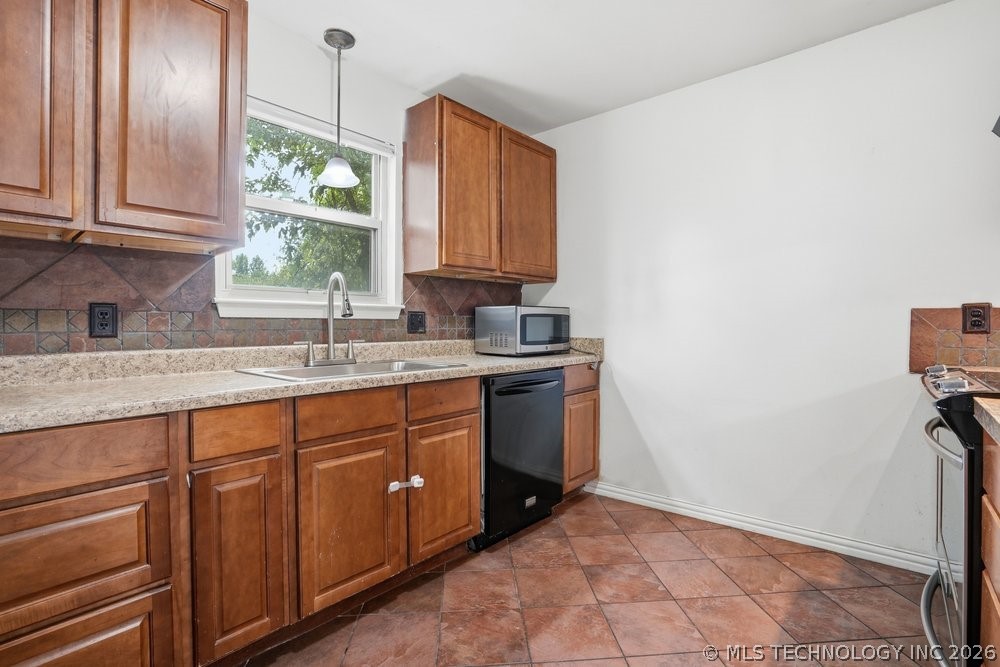 20930 E 38th Street S Broken Arrow OK 74014