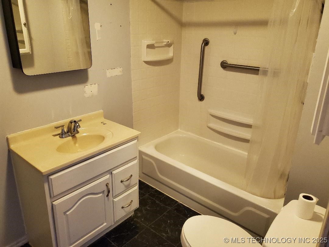 824 W Houston Street Okemah OK 74859