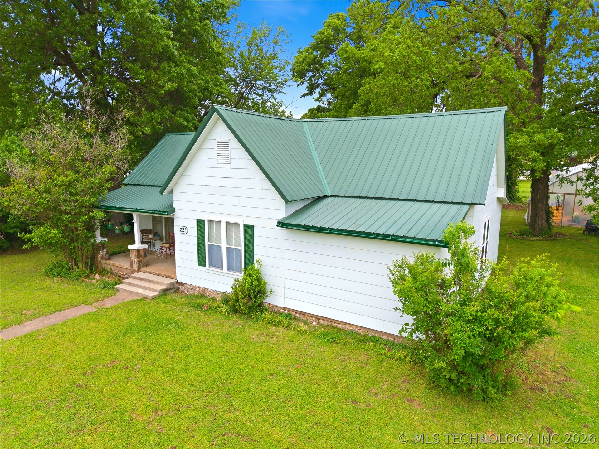 221 W Poplar Street Stilwell OK 74960