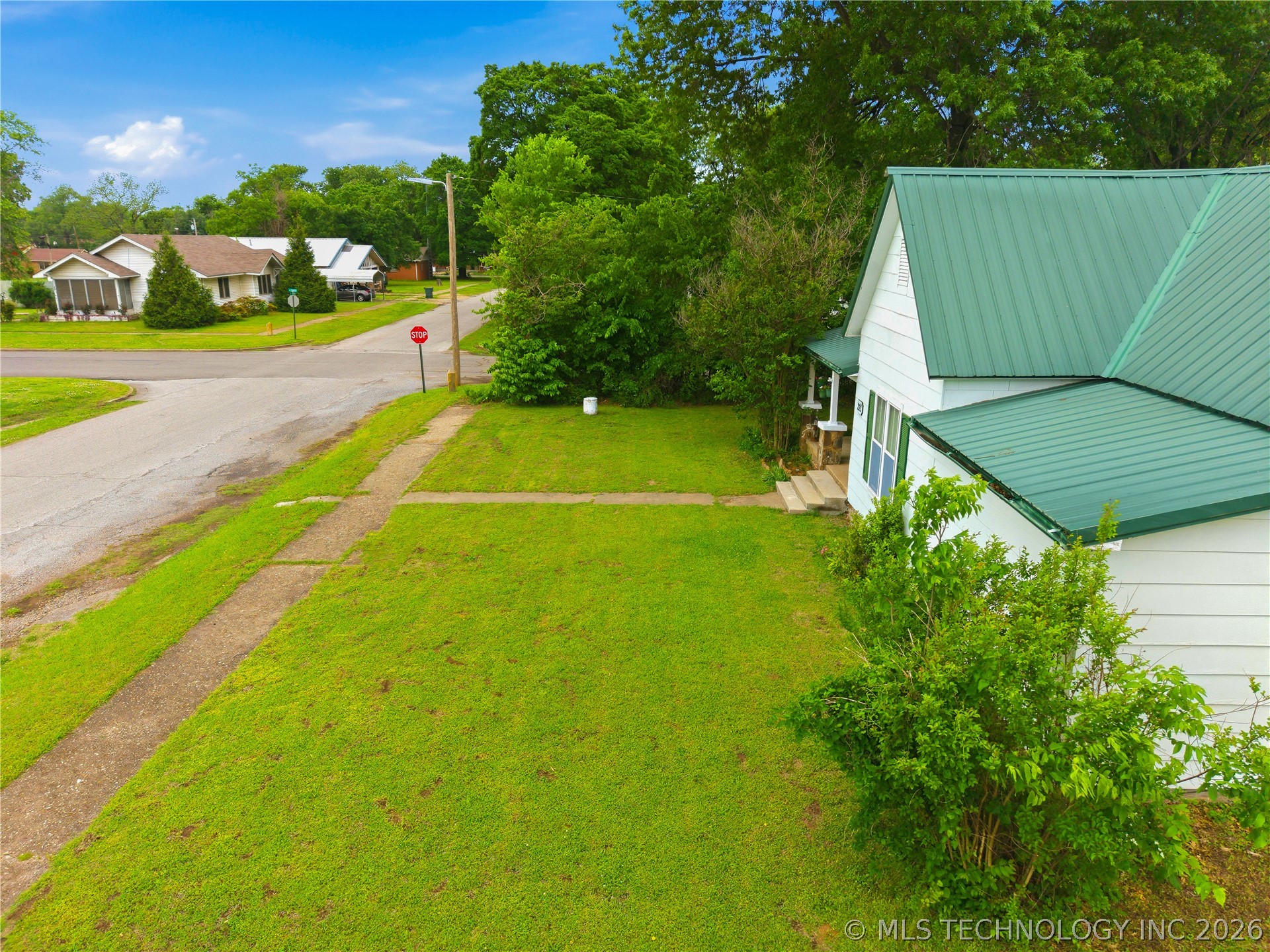 221 W Poplar Street Stilwell OK 74960