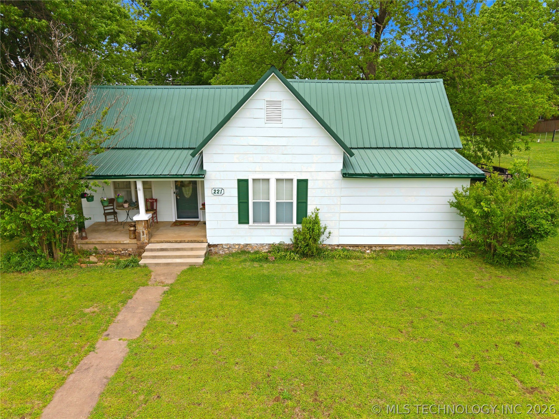 221 W Poplar Street Stilwell OK 74960