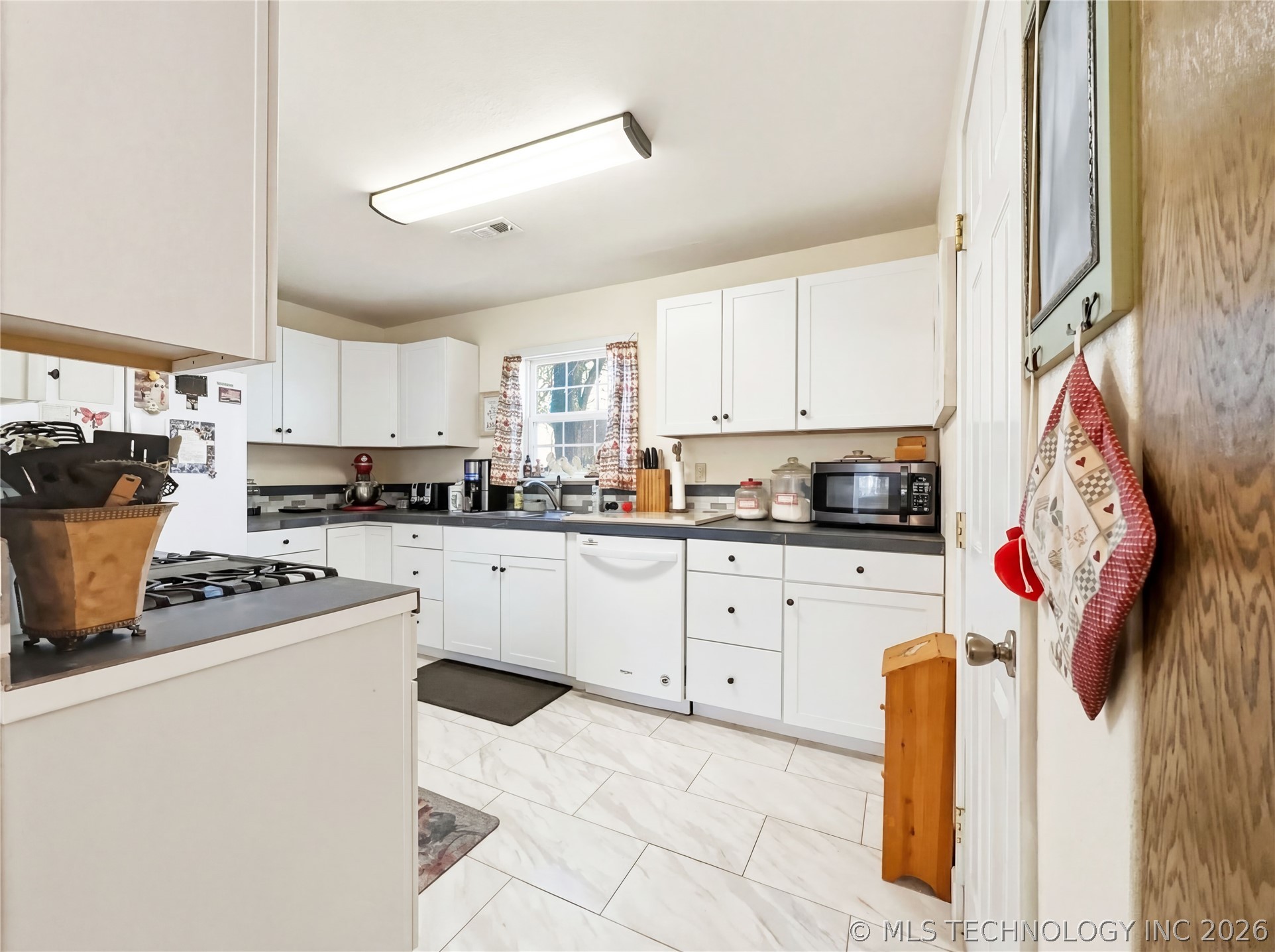 221 W Poplar Street Stilwell OK 74960