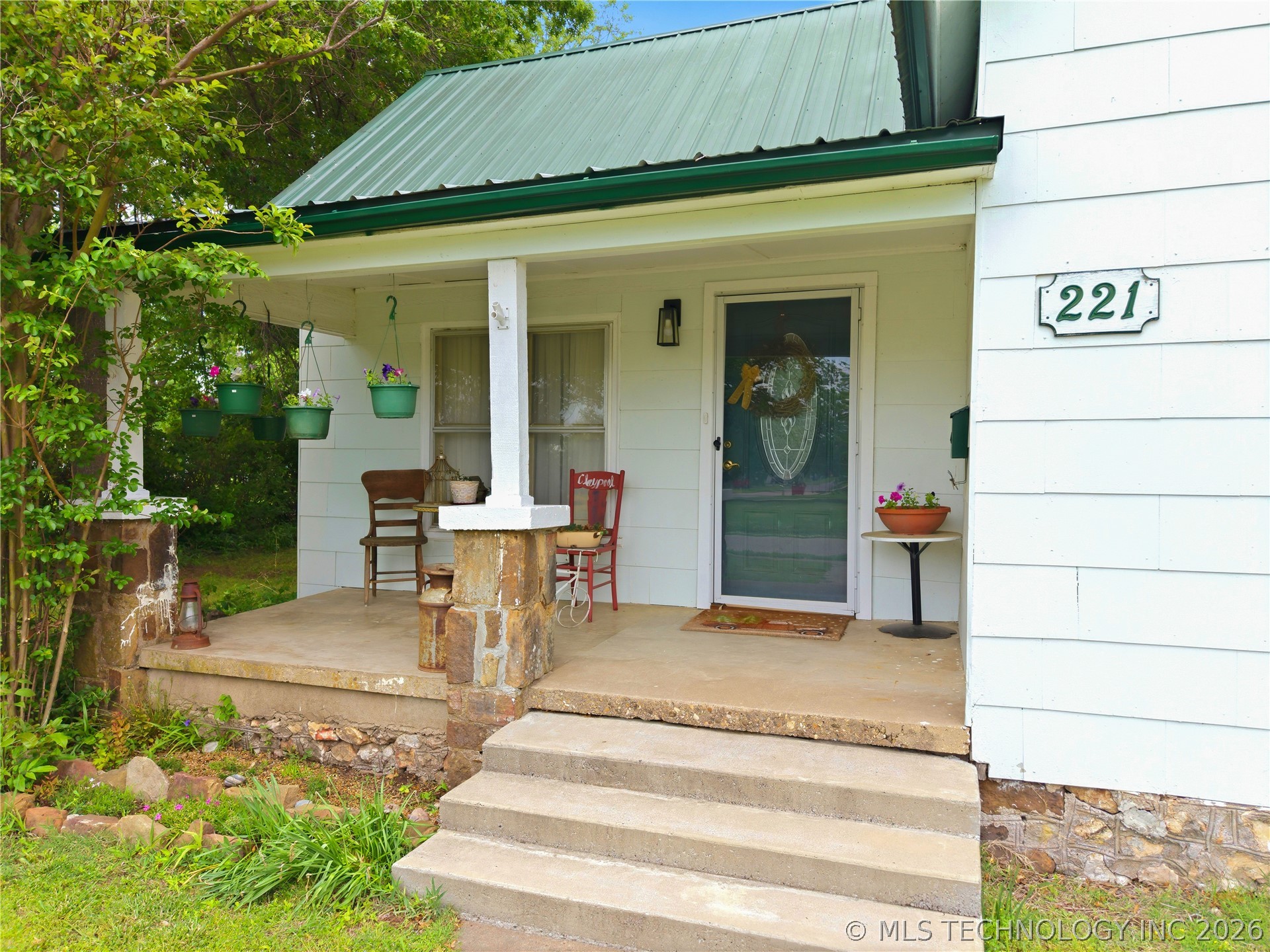 221 W Poplar Street Stilwell OK 74960