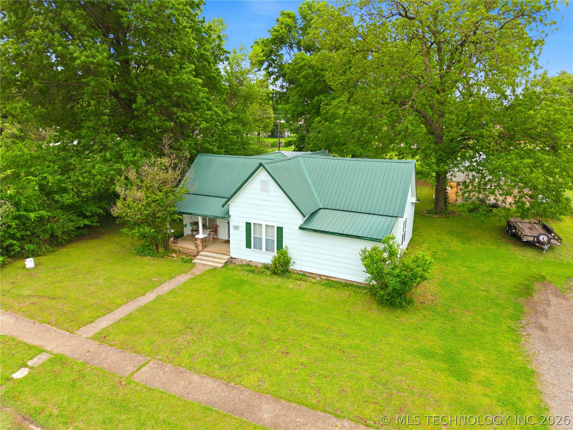 221 W Poplar Street Stilwell OK 74960