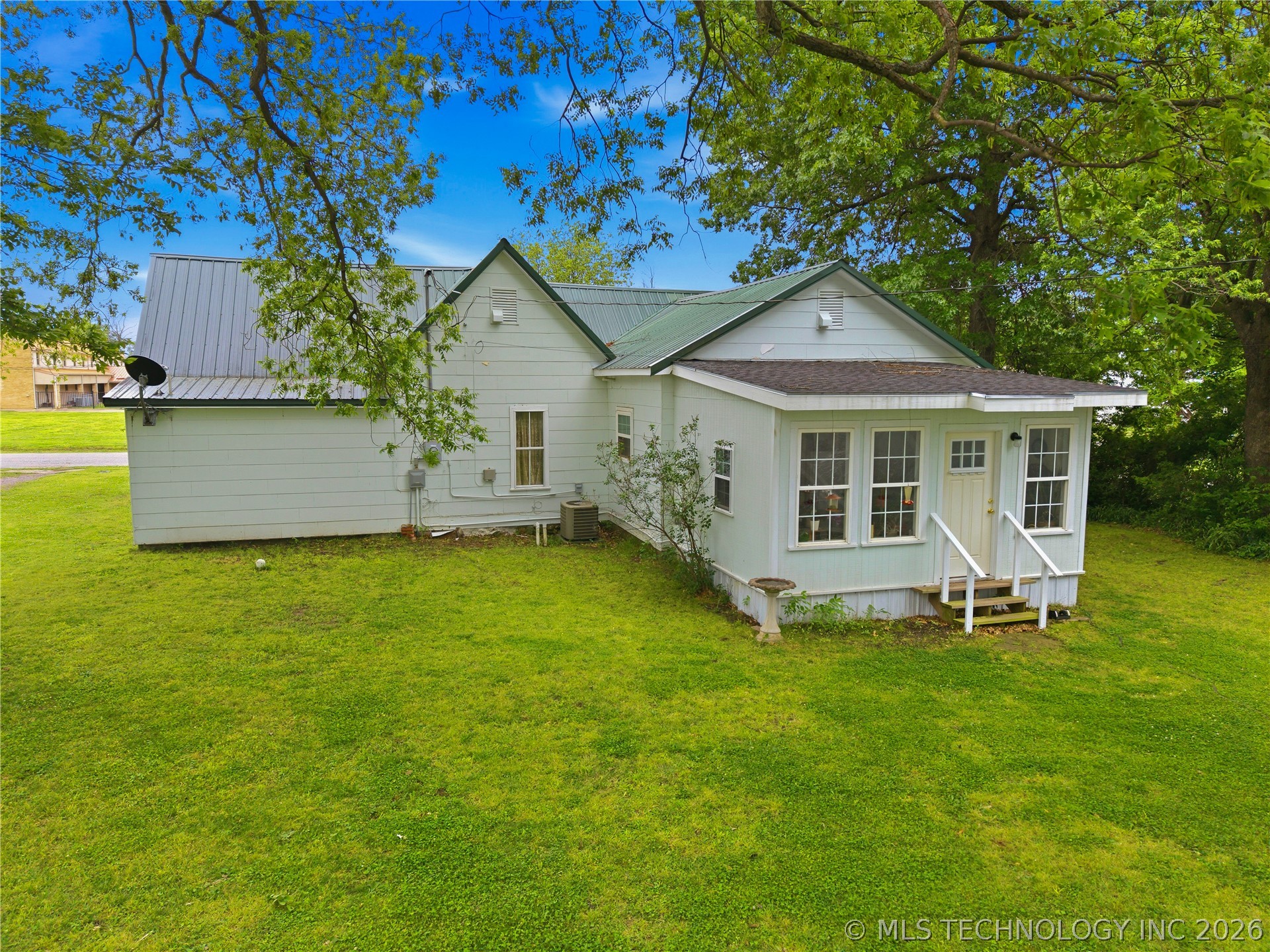 221 W Poplar Street Stilwell OK 74960