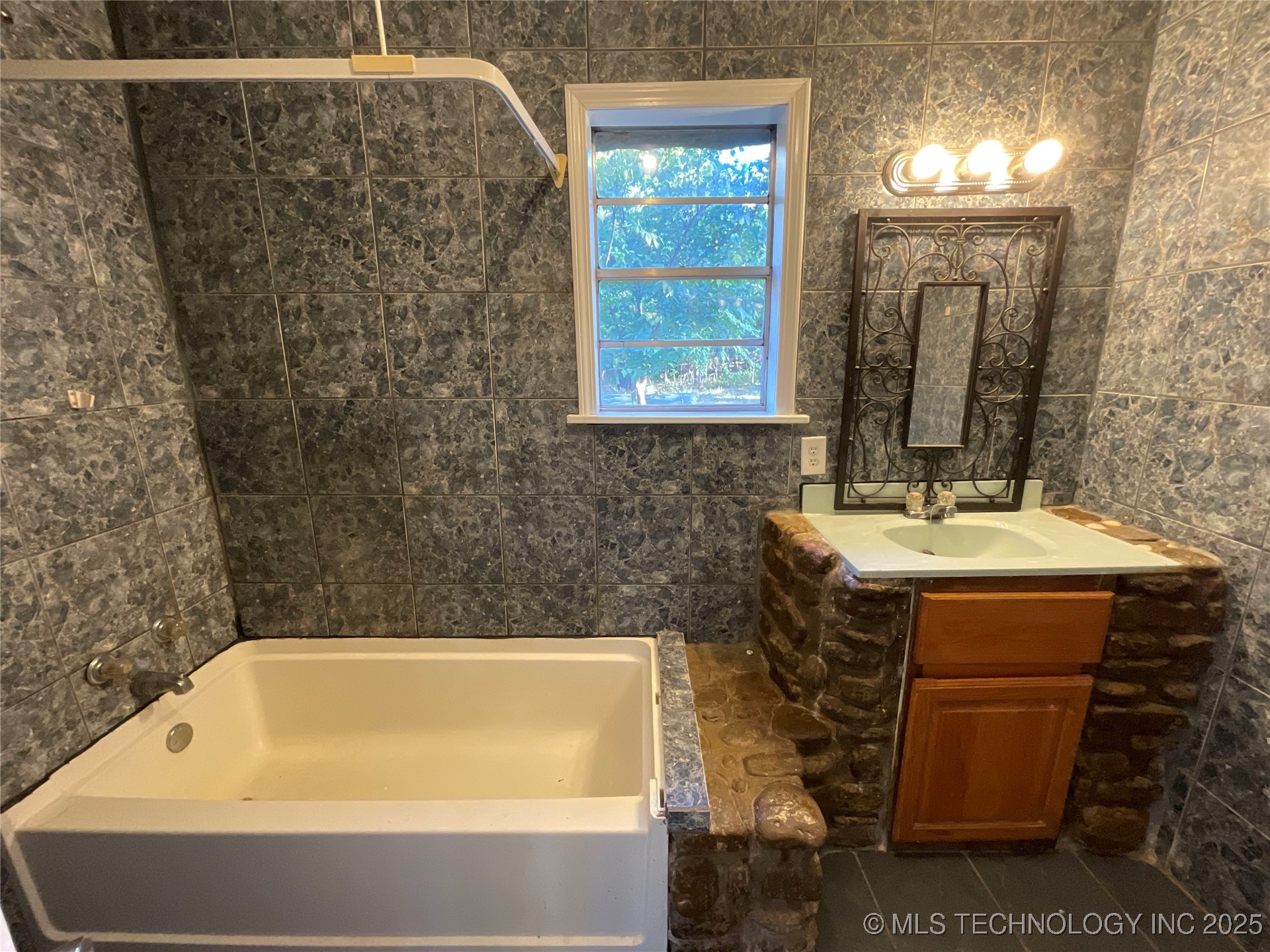 10250 E 580 Kansas OK 74347