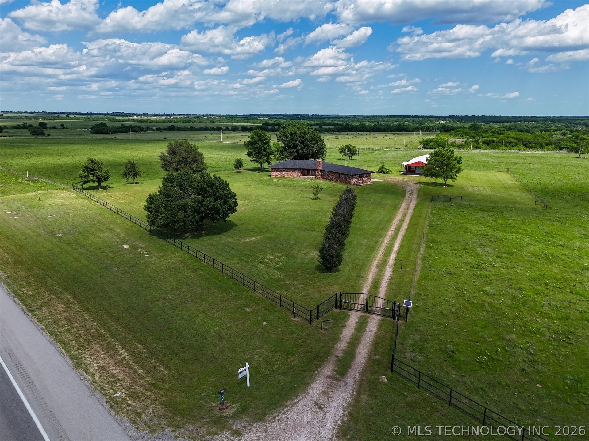 11252 S Highway 377 Kingston OK 73439