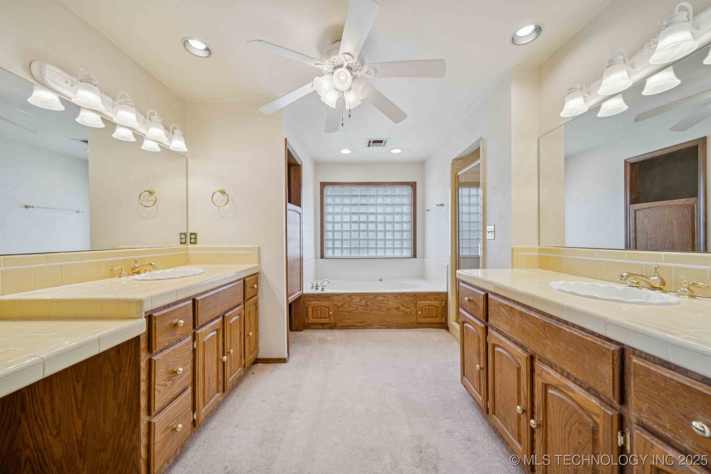 9752 S Lakewood Avenue Tulsa OK 74137