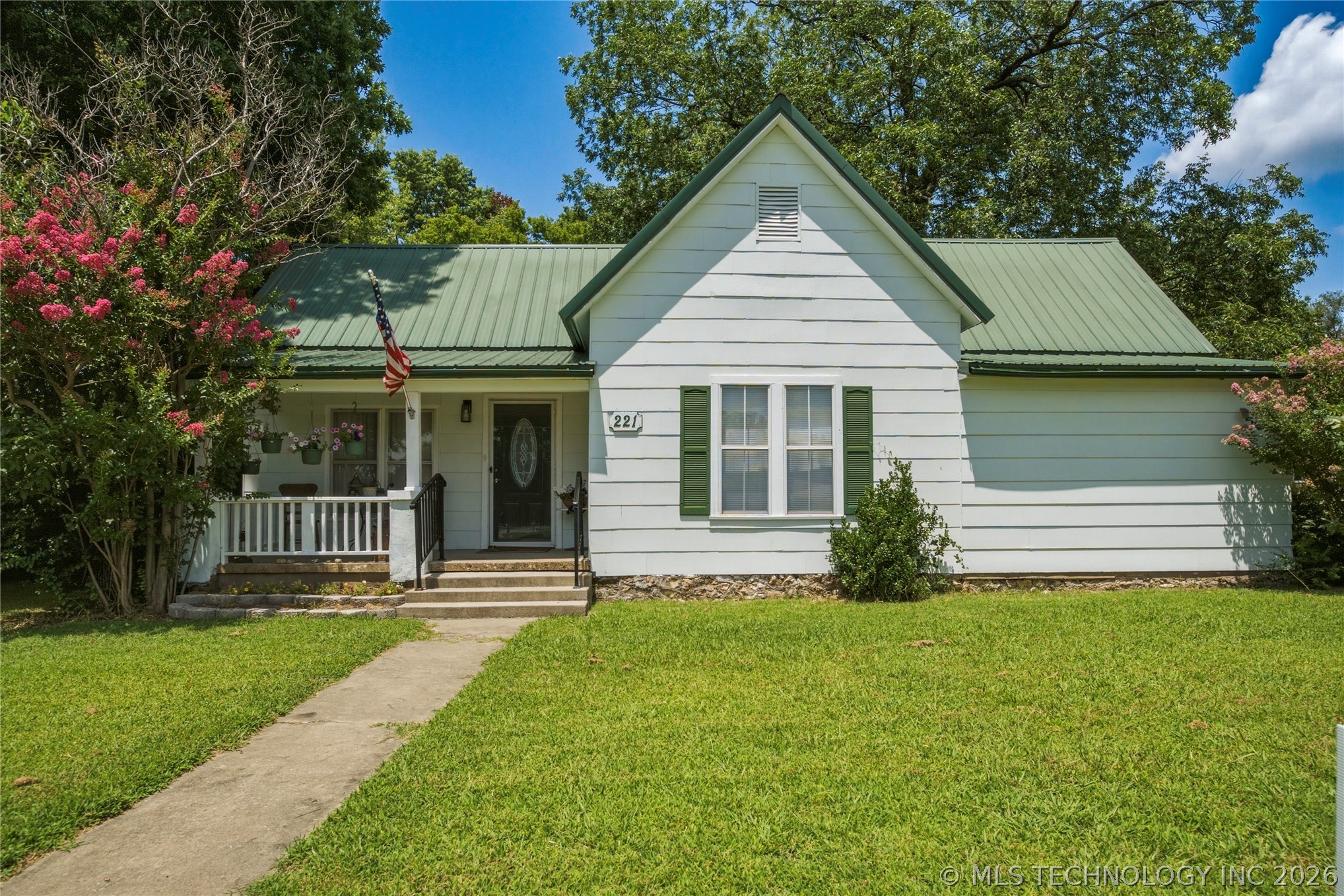 221 W Poplar Stilwell OK 74960