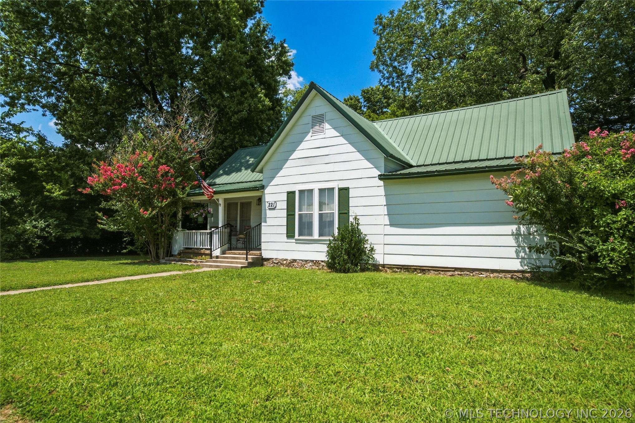 221 W Poplar Stilwell OK 74960