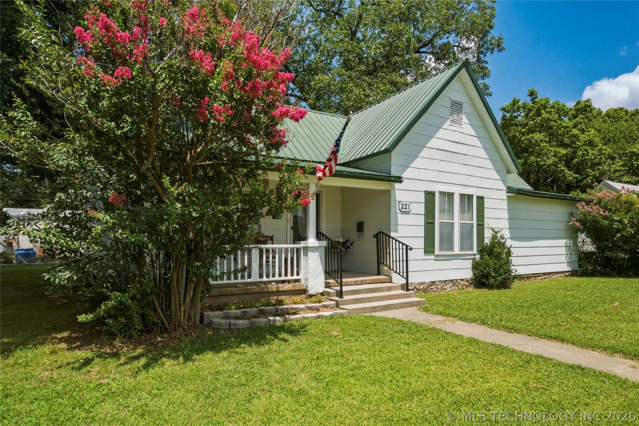 221 W Poplar Stilwell OK 74960