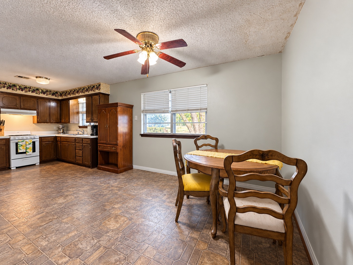 404 E Colonial Drive Konawa OK 74849