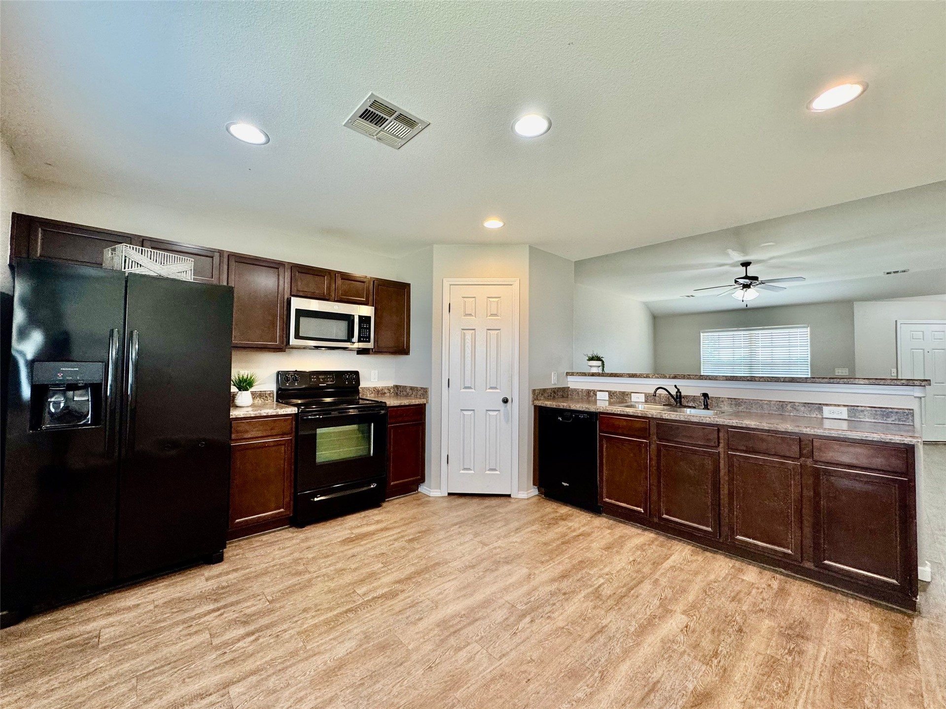 9215 S 253rd Eastavenue Broken Arrow OK 74014