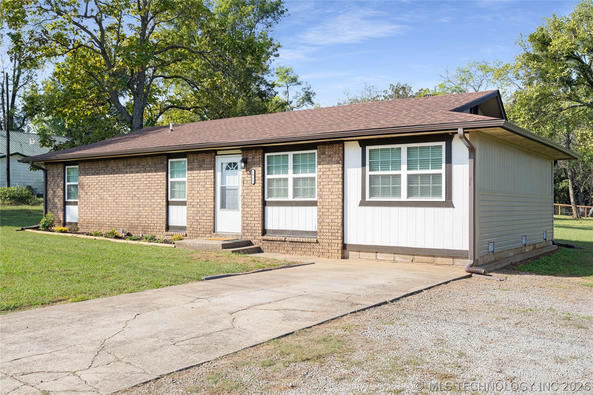 1911 N Maple Street Sallisaw OK 74955