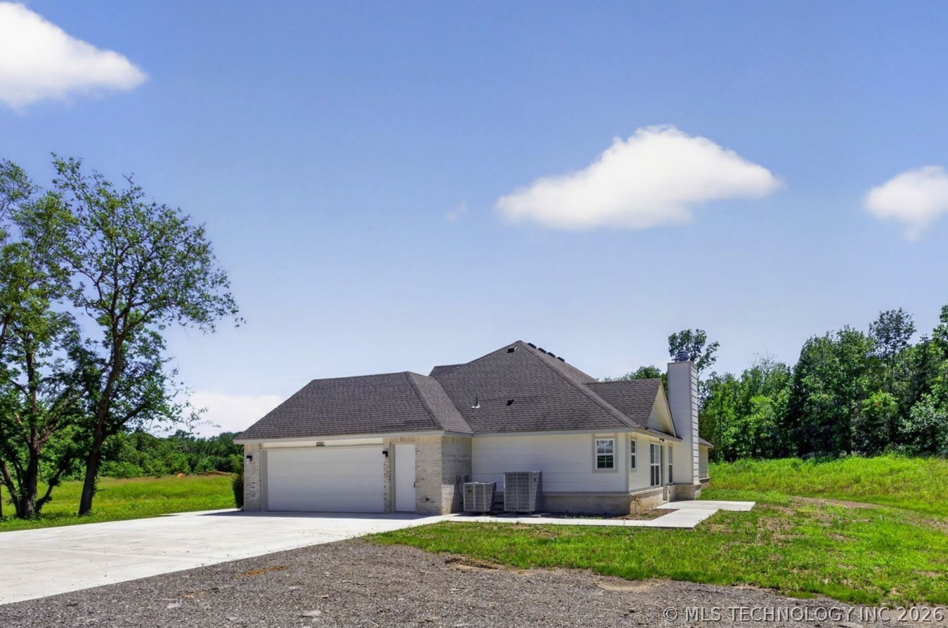 8590 E State Highway 20 Claremore OK 74019