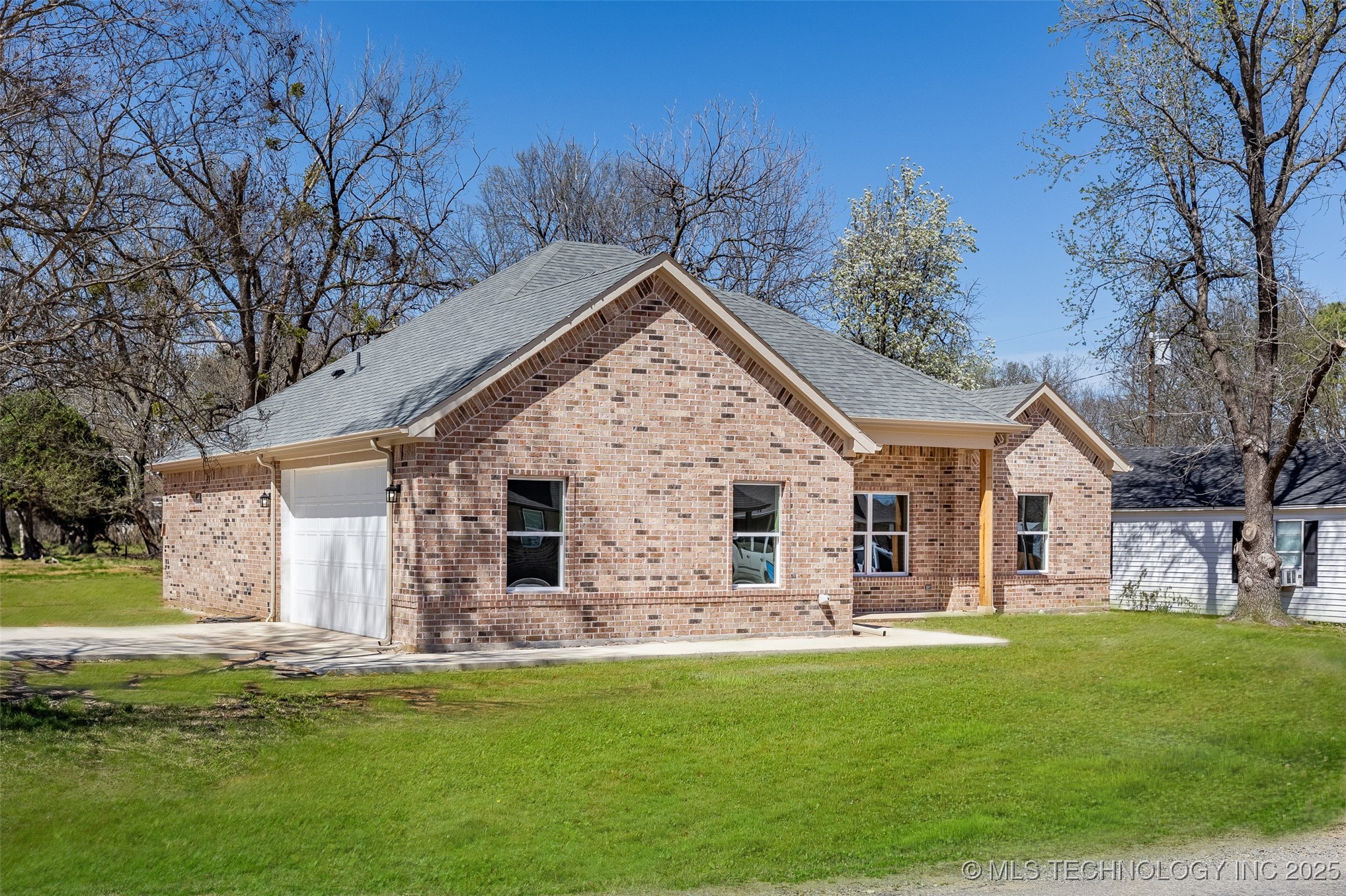 401 N 3rd Street Calera OK 74730