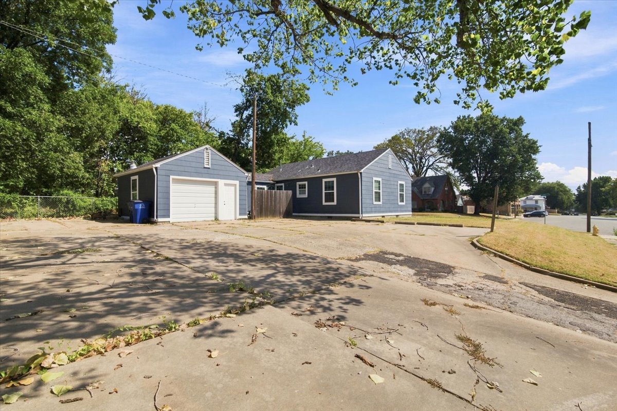 2205 E 5th Place Tulsa OK 74104