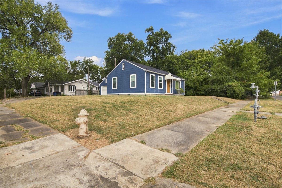 2205 E 5th Place Tulsa OK 74104