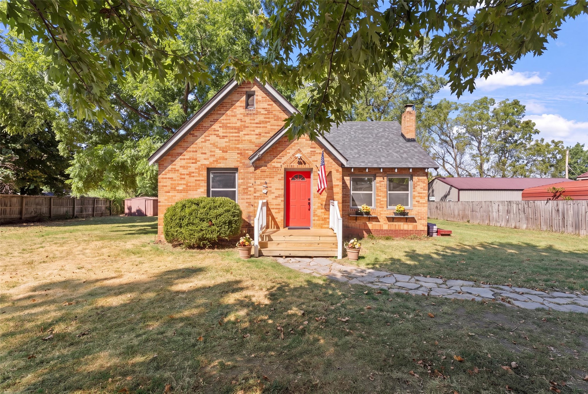 704 S Grand Grove OK 74344