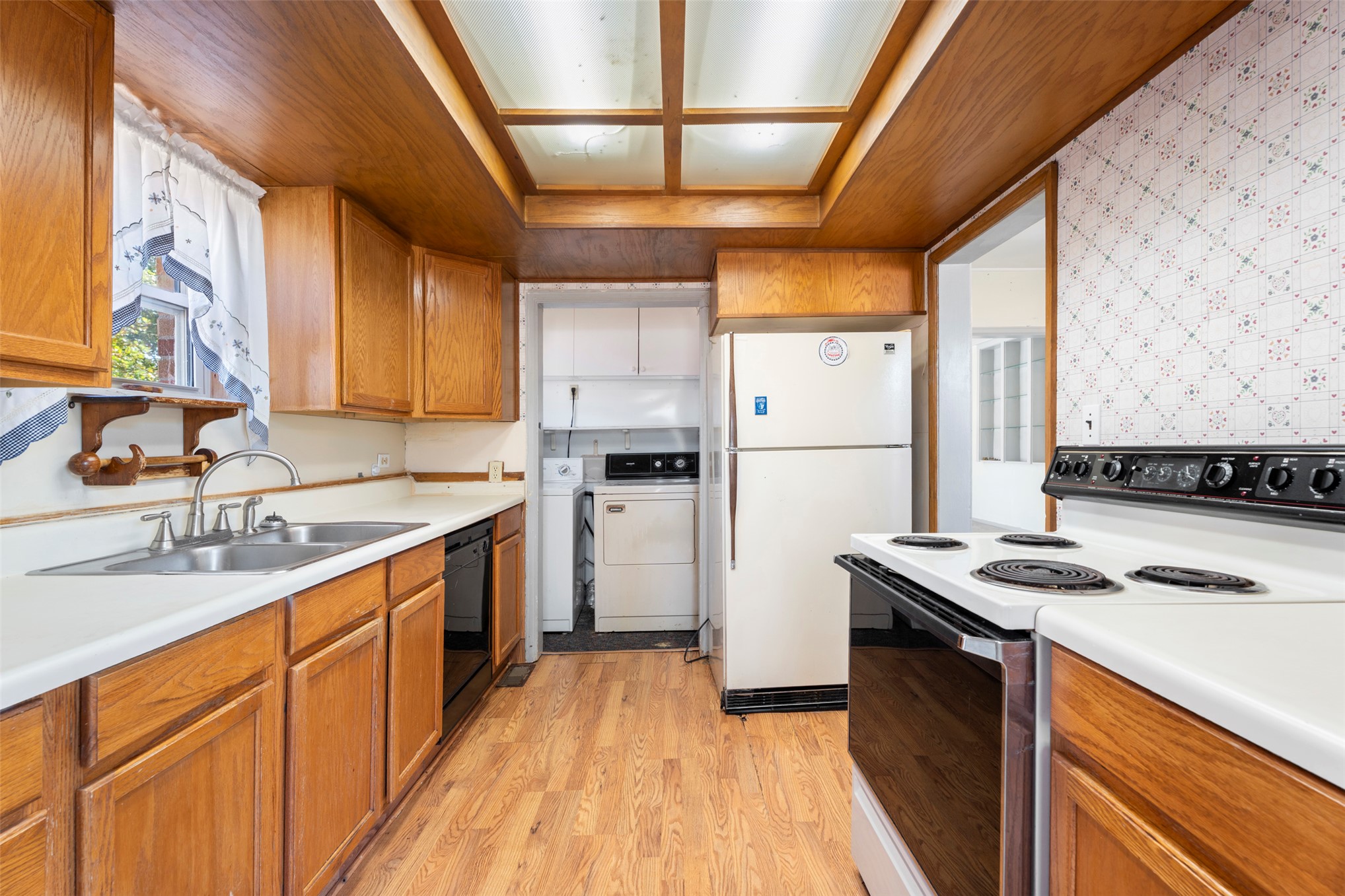 704 S Grand Grove OK 74344