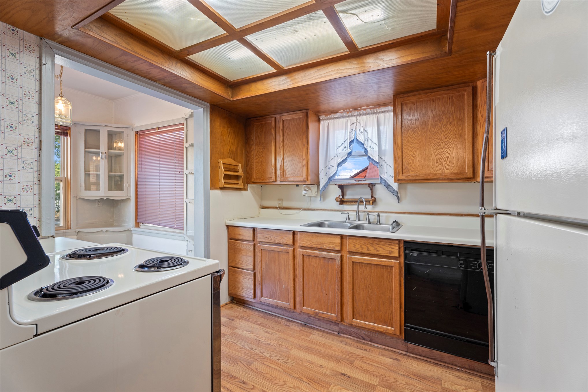 704 S Grand Grove OK 74344