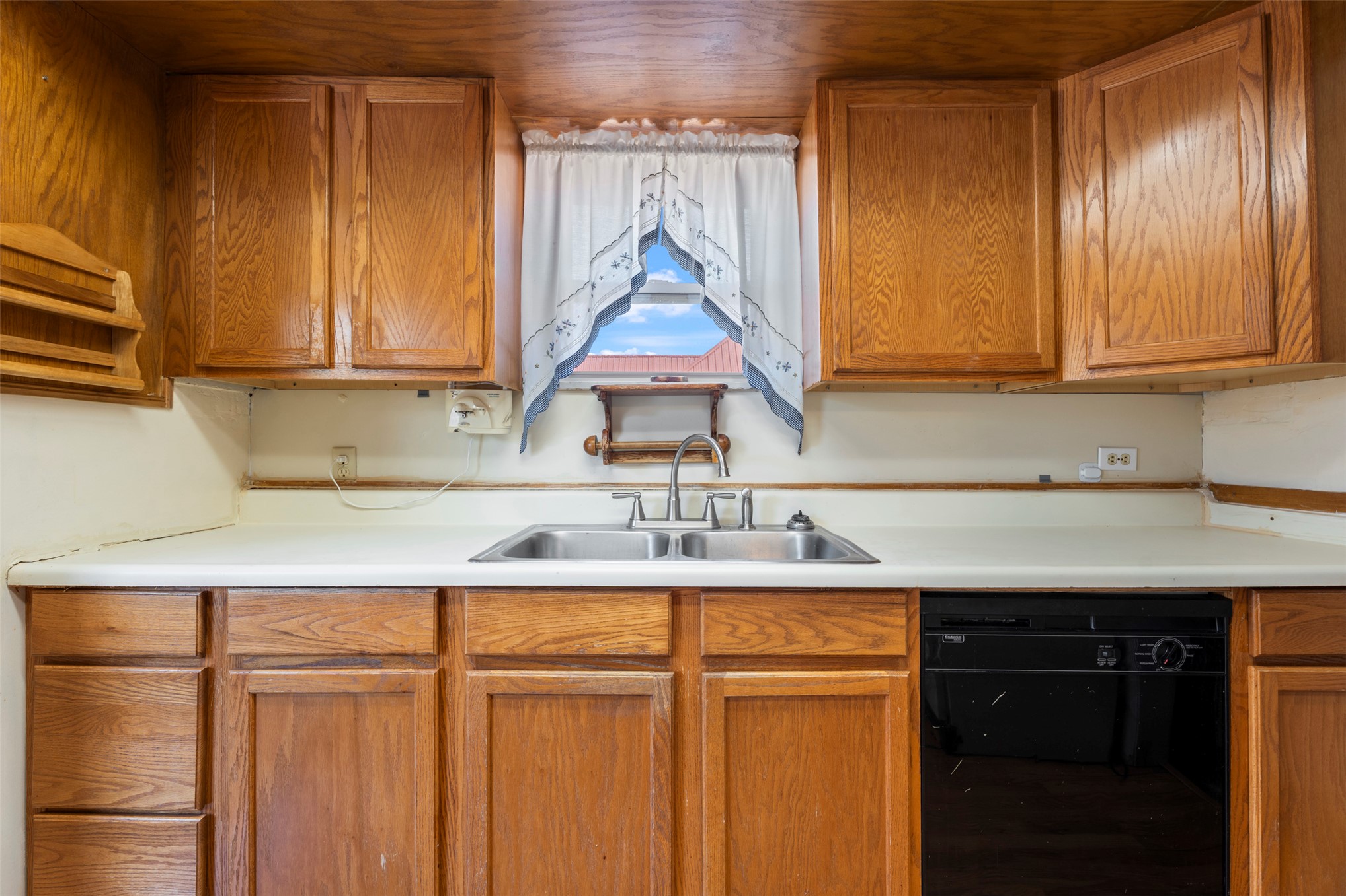 704 S Grand Grove OK 74344