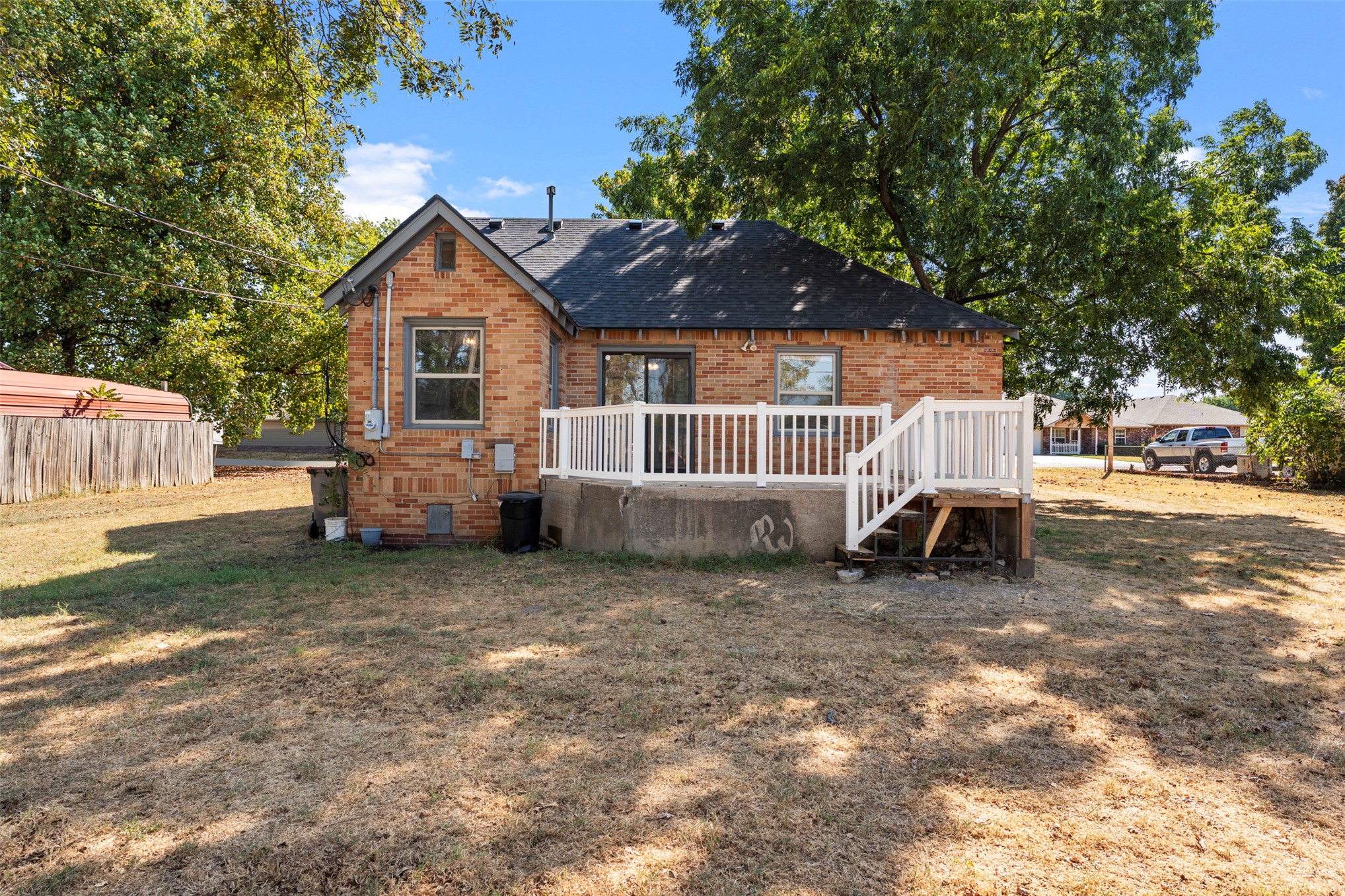 704 S Grand Grove OK 74344