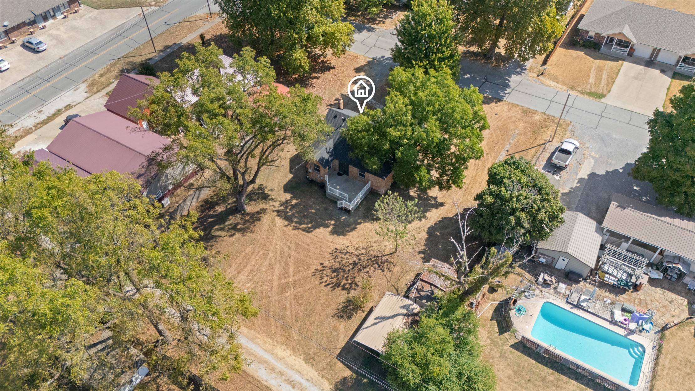 704 S Grand Grove OK 74344