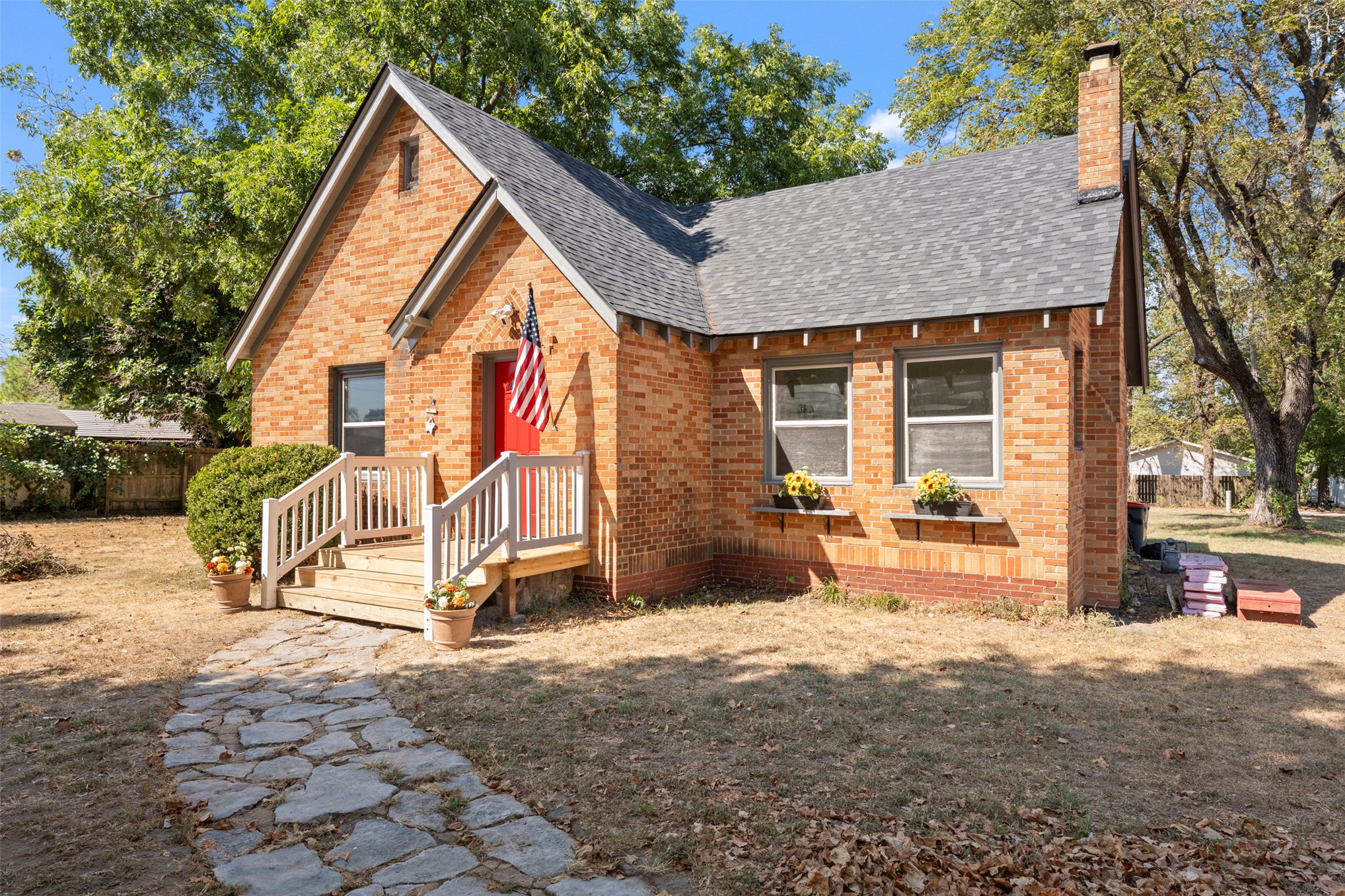 704 S Grand Grove OK 74344