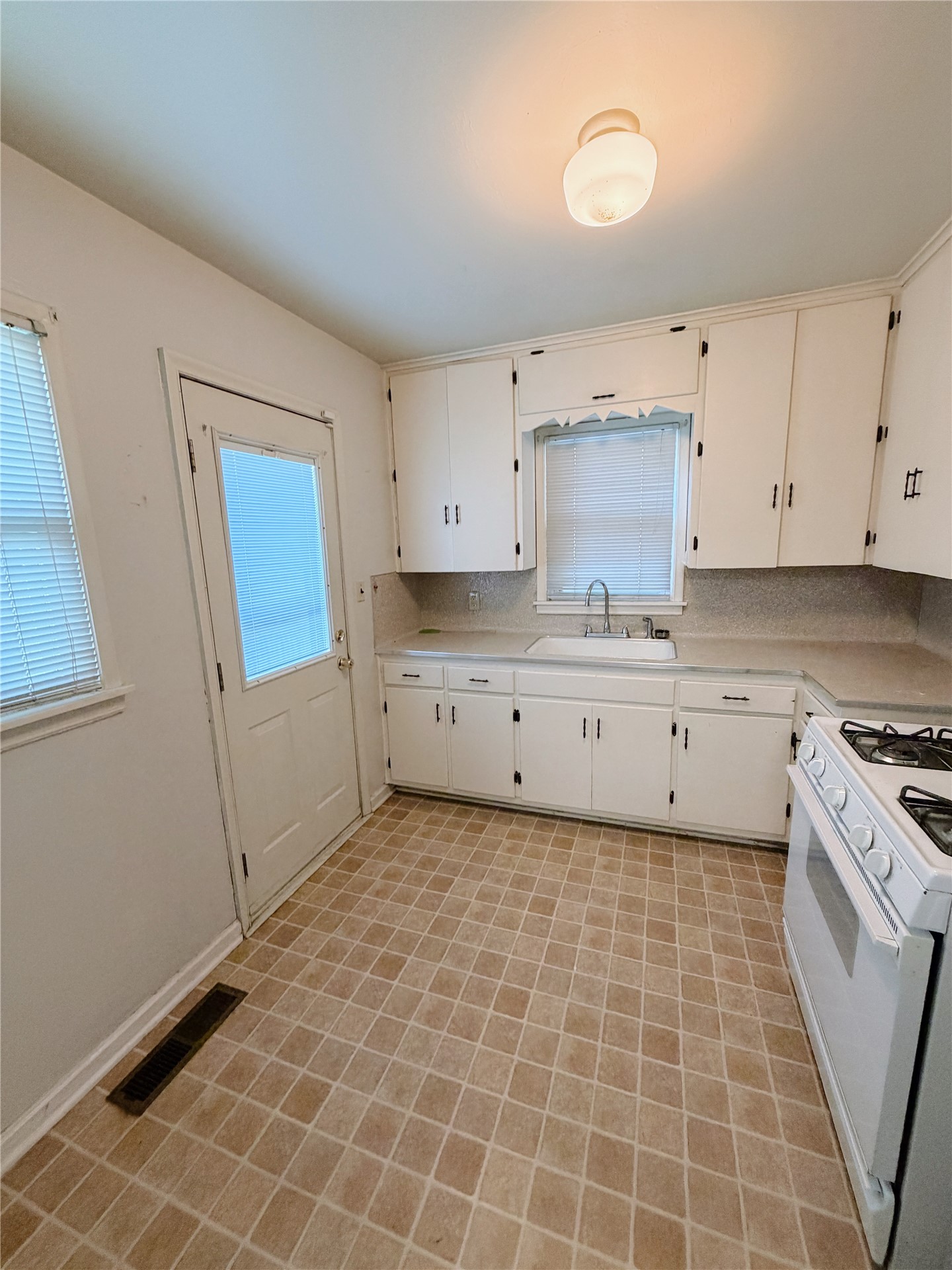 6278 E King Place Tulsa OK 74115