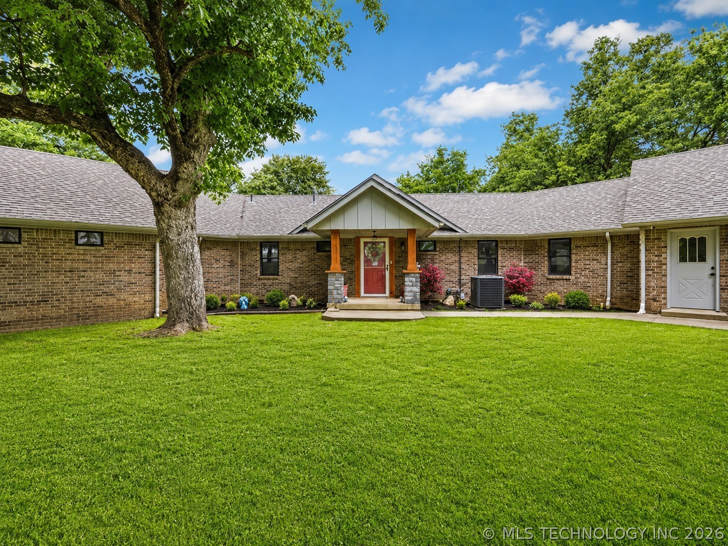 1701 N Hopi Street Chouteau OK 74337