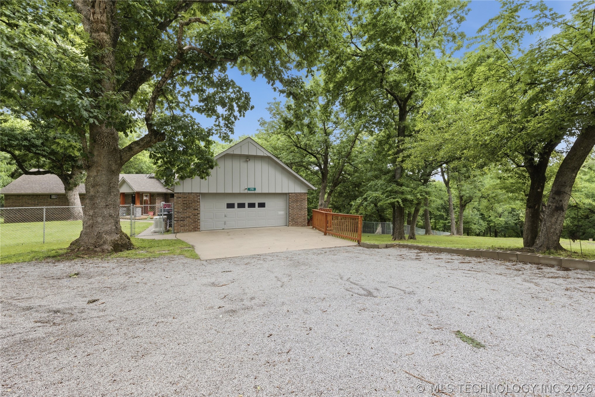 1701 N Hopi Street Chouteau OK 74337