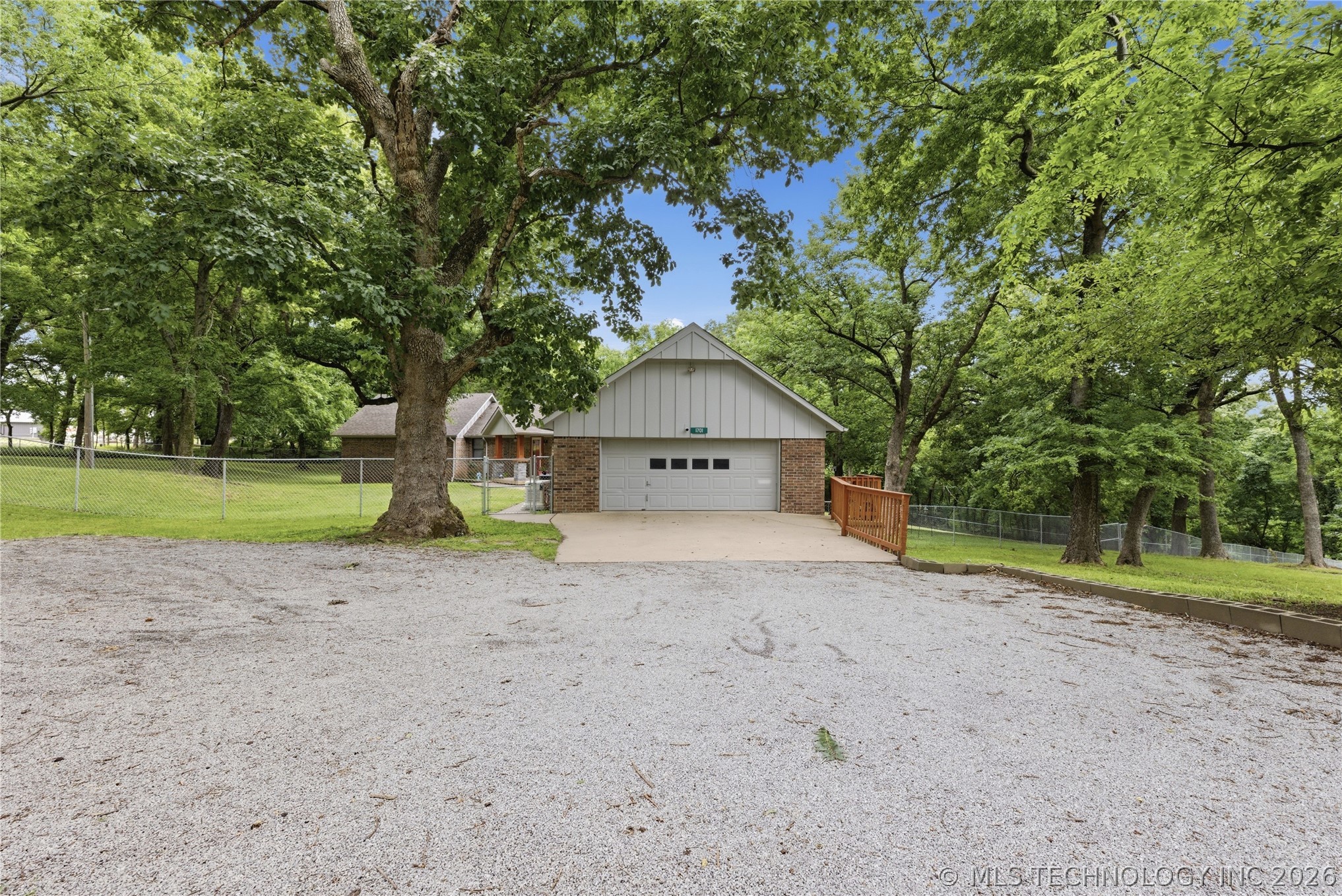1701 N Hopi Street Chouteau OK 74337