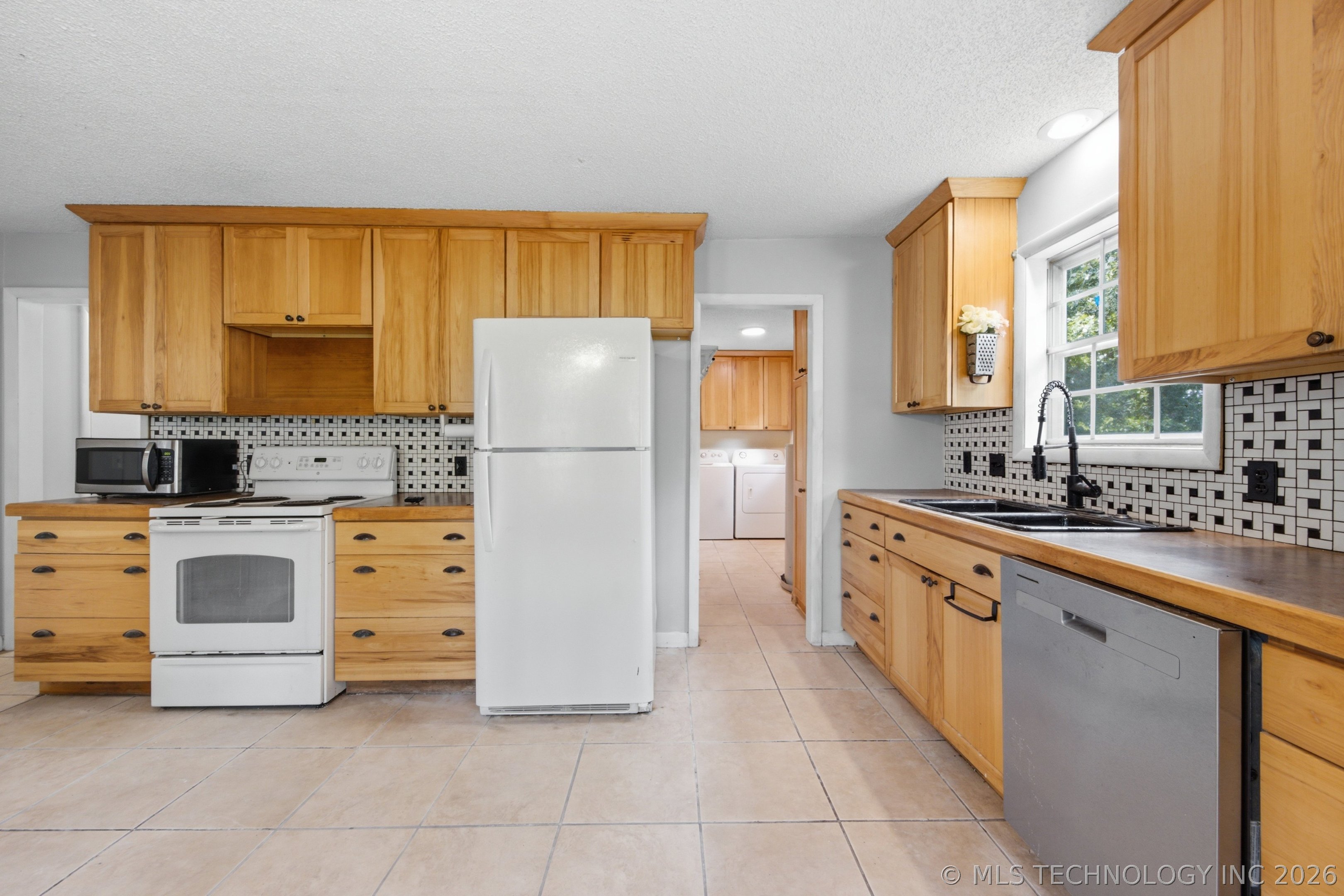 1547 E 565 Road Locust Grove OK 74352