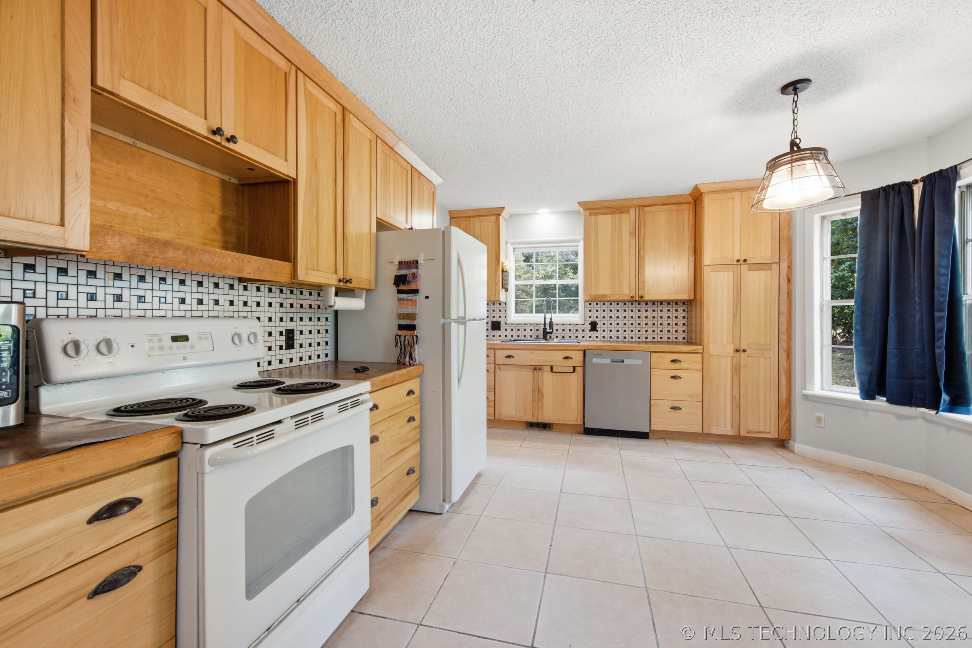 1547 E 565 Road Locust Grove OK 74352